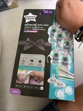 Tommee Tippee Advanced Anti-Colic Newborn Feeding Gift Set - Mint Green